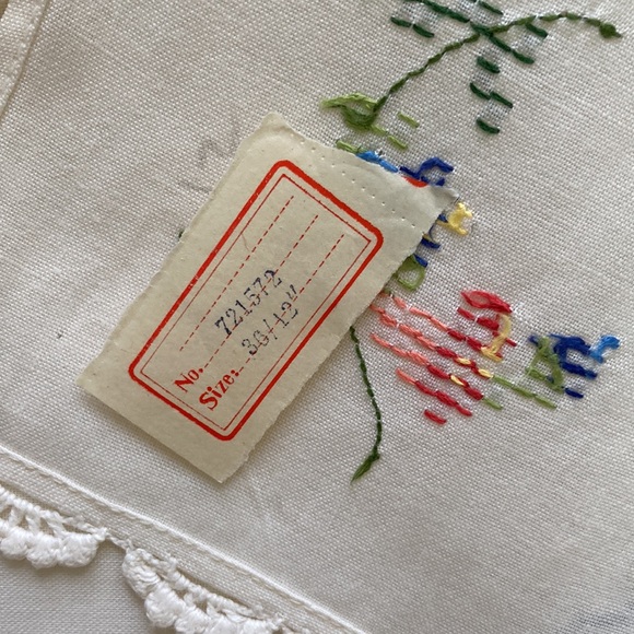 Vintage Italian Tablecloth Handmade Embroidered lace and doily details Square - Picture 12 of 12